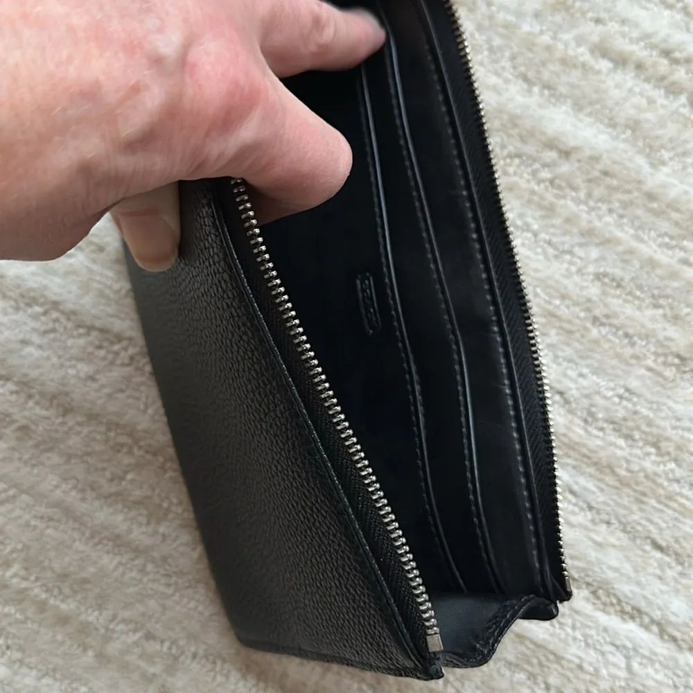 COACH Penelope Zippy Wristlet Pebbled Leather Twist Lock Black Silver Zip Wallet